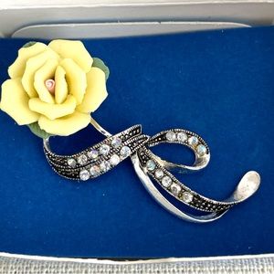 Avon Vintage “Jolie” Rose Brooch